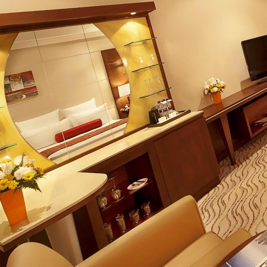 Park Regis Kris Kin Hotel Dubái Exterior foto A suite on board