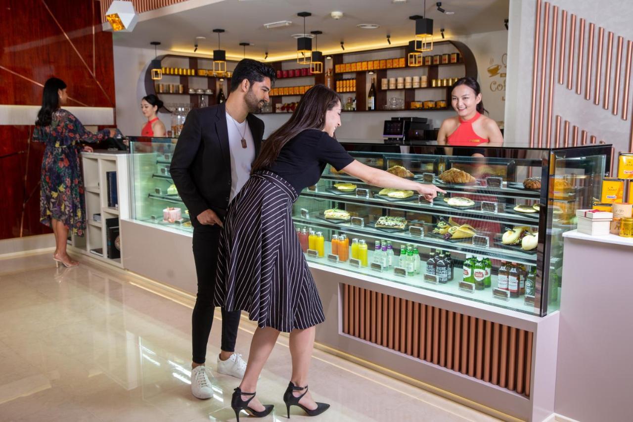 Park Regis Kris Kin Hotel Dubái Exterior foto A pastry shop in India