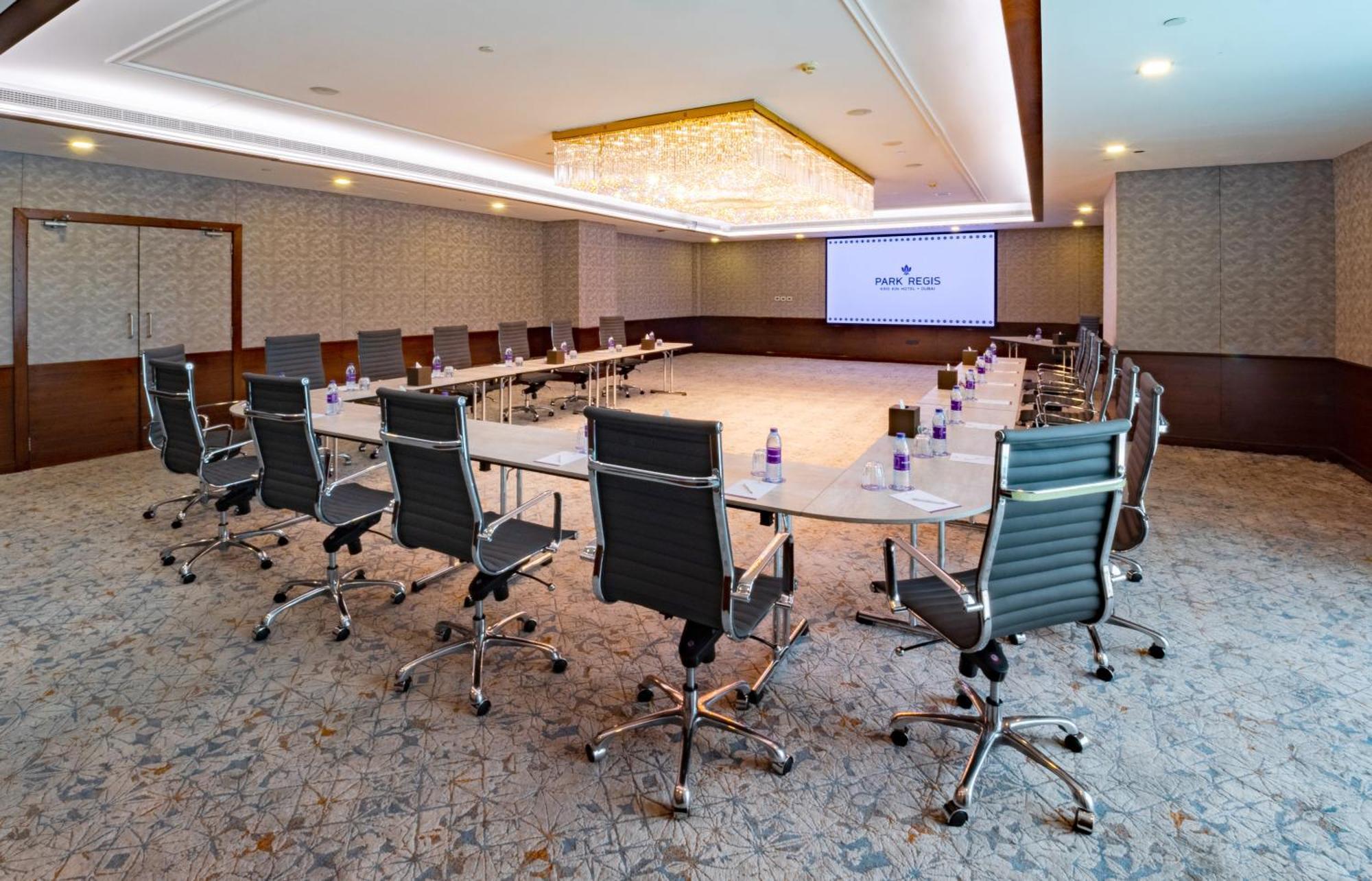 Park Regis Kris Kin Hotel Dubái Exterior foto Meeting room