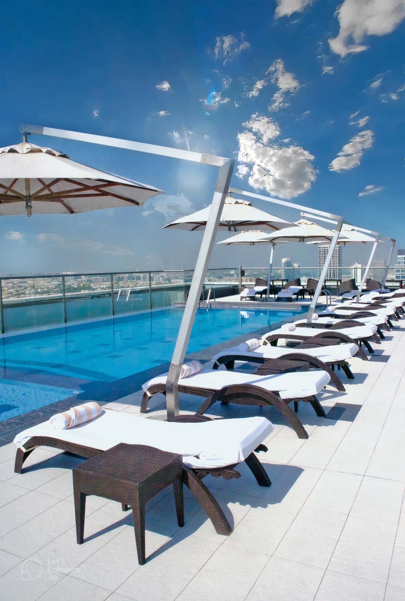 Park Regis Kris Kin Hotel Dubái Exterior foto Rooftop pool