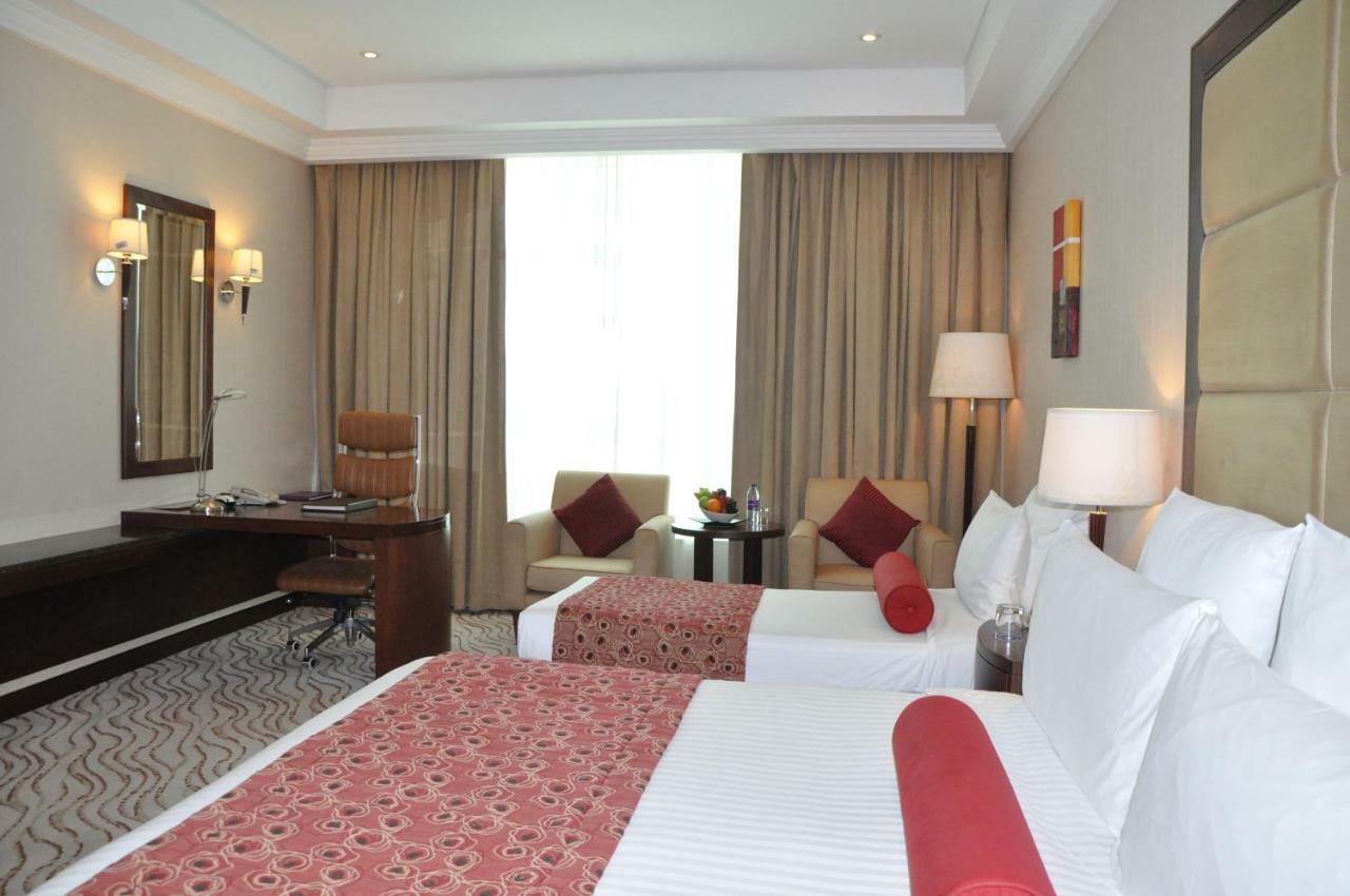 Park Regis Kris Kin Hotel Dubái Exterior foto A room at the hotel